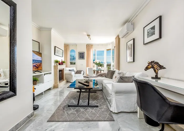 Appartement In Senorio De Aloha With Sea Views