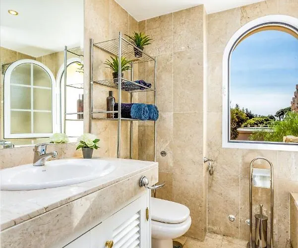 Appartement In Senorio De Aloha With Sea Views