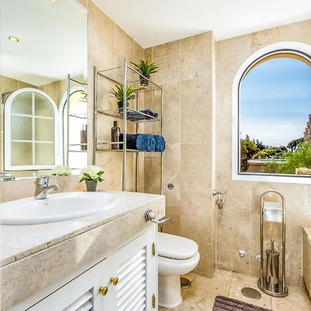 Apartment In Senorio De Aloha With Sea Views