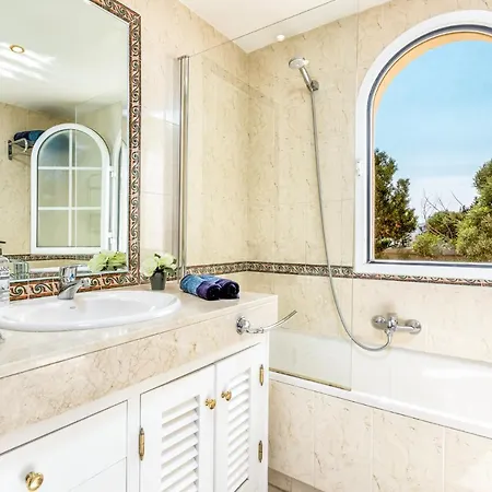 In Senorio De Aloha With Sea Views *