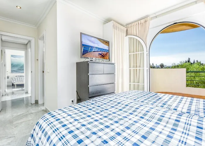 Appartement In Senorio De Aloha With Sea Views Marbellac