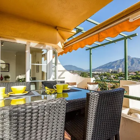 In Senorio De Aloha With Sea Views 아파트 마르베야